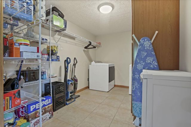 3073 Meadowbrook Drive NE, Lancaster, OH 43130