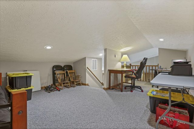 3073 Meadowbrook Drive NE, Lancaster, OH 43130