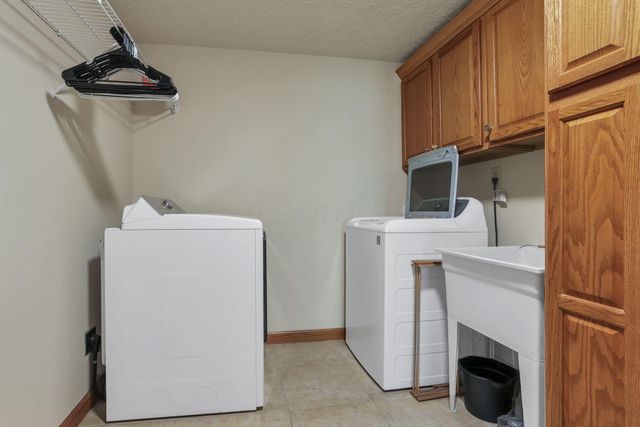 3073 Meadowbrook Drive NE, Lancaster, OH 43130