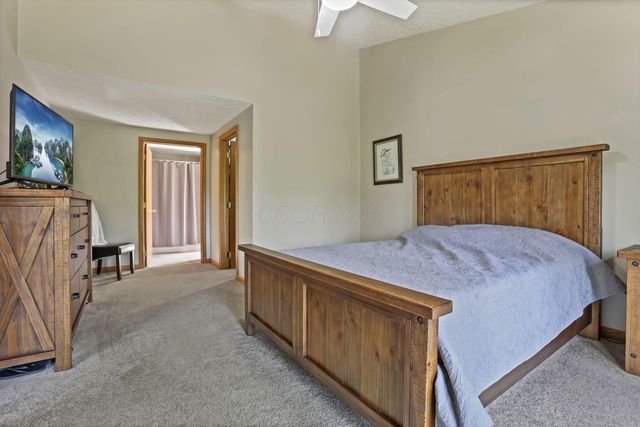 3073 Meadowbrook Drive NE, Lancaster, OH 43130