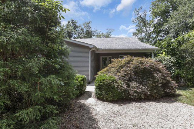3073 Meadowbrook Drive NE, Lancaster, OH 43130
