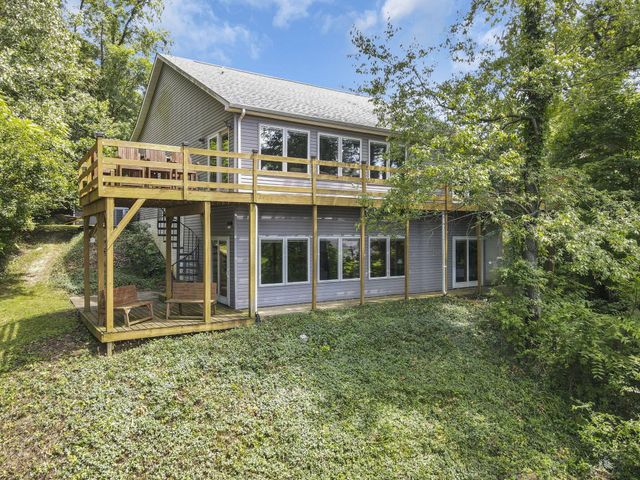 3073 Meadowbrook Drive NE, Lancaster, OH 43130
