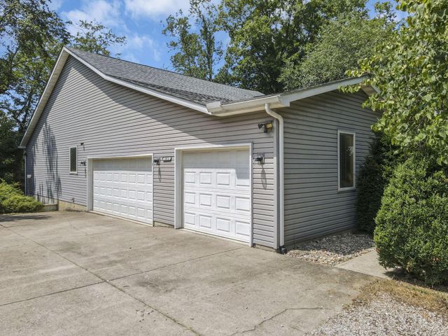 3073 Meadowbrook Drive NE, Lancaster, OH 43130