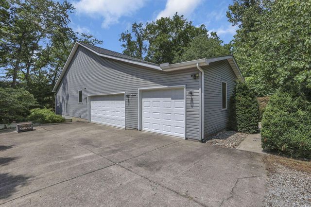 3073 Meadowbrook Drive NE, Lancaster, OH 43130