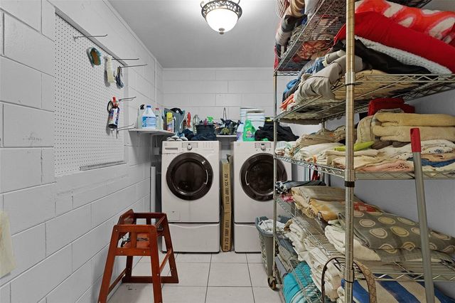1124 E GRANT AVENUE, Mount Dora, FL 32757