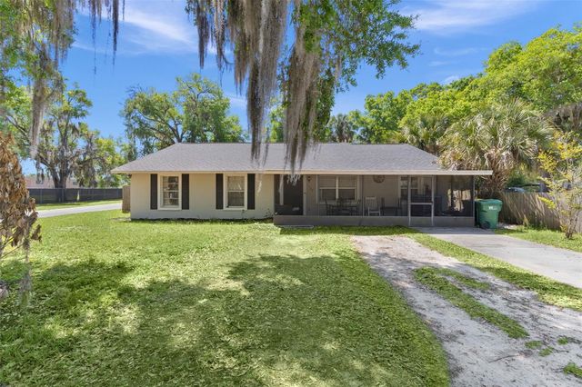 1124 E GRANT AVENUE, Mount Dora, FL 32757