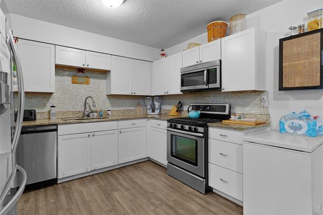1124 E GRANT AVENUE, Mount Dora, FL 32757