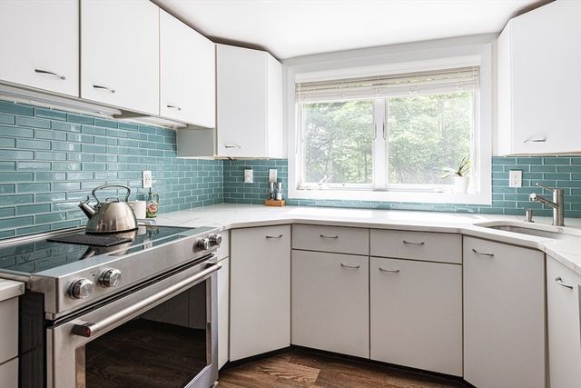 11 Juniper Ridge Rd, Lincoln, MA 01773