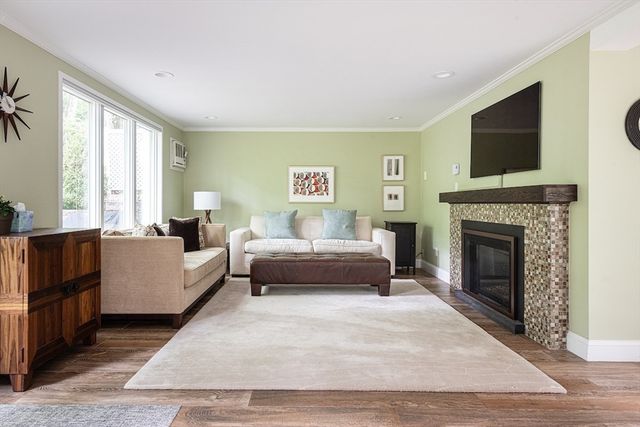 11 Juniper Ridge Rd, Lincoln, MA 01773