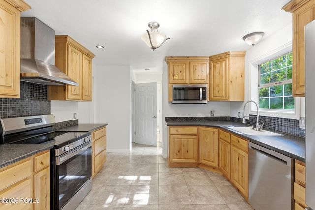 3463 S 400 East, Bountiful, UT 84010
