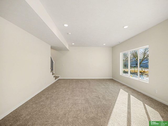 7162 N 79th Court, Omaha, NE 68122