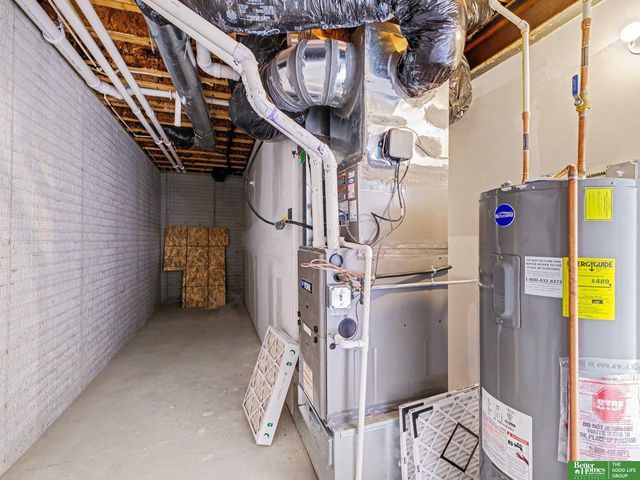 7162 N 79th Court, Omaha, NE 68122