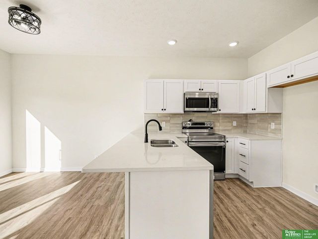 7162 N 79th Court, Omaha, NE 68122