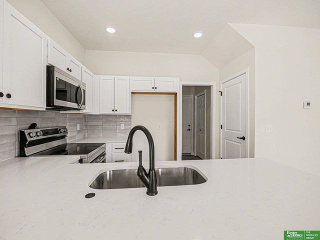 7162 N 79th Court, Omaha, NE 68122