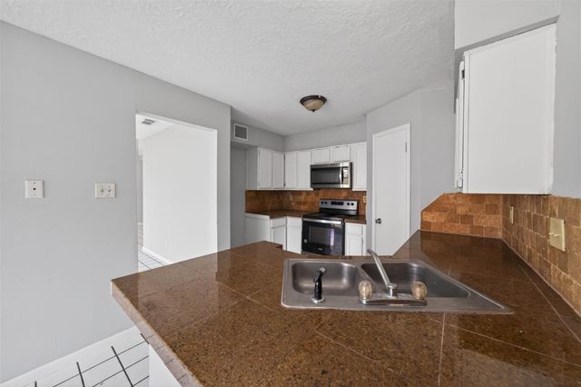 6426 Old Chatham Lane, Houston, TX 77035