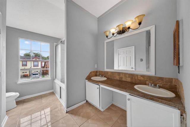 6426 Old Chatham Lane, Houston, TX 77035