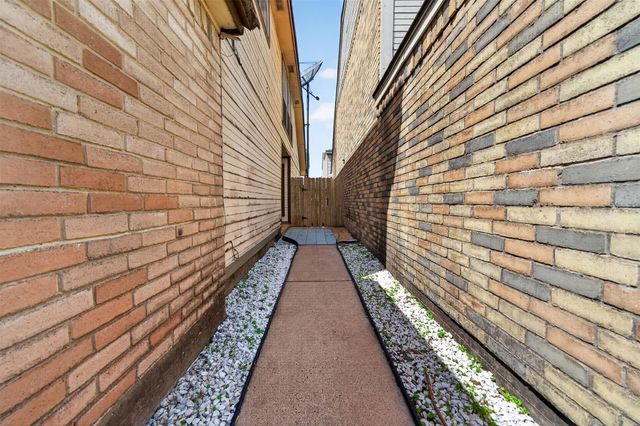 6426 Old Chatham Lane, Houston, TX 77035