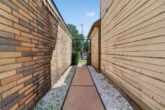 6426 Old Chatham Lane, Houston, TX 77035