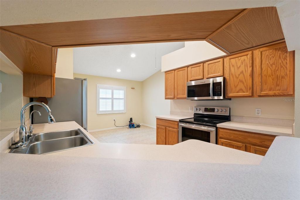 Image 8 of property listing at 283 QUANE AVENUE, Spring Hill, FL 34609