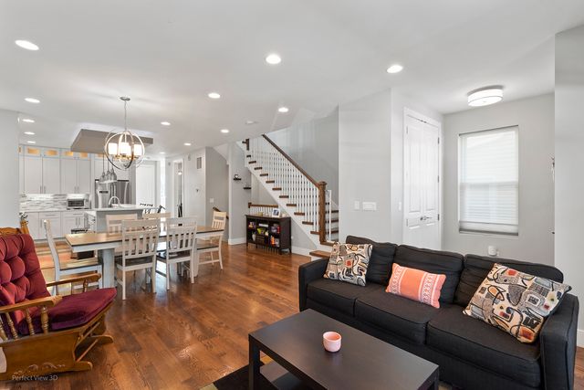 5033 W Winona Street, Chicago, IL 60630