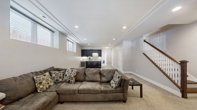 5033 W Winona Street, Chicago, IL 60630