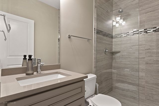 5033 W Winona Street, Chicago, IL 60630