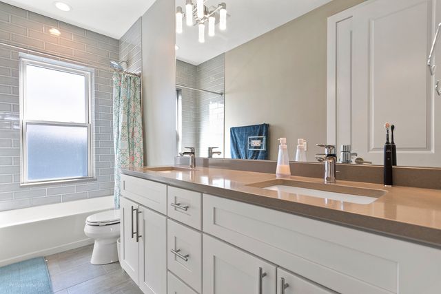 5033 W Winona Street, Chicago, IL 60630