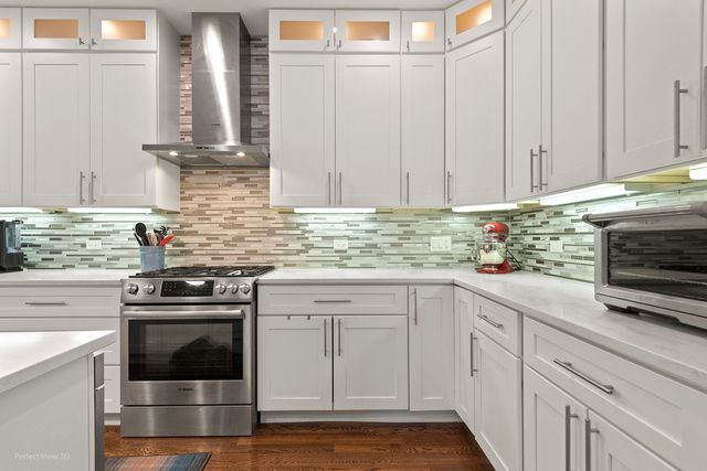 5033 W Winona Street, Chicago, IL 60630