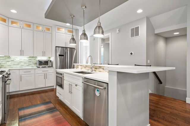 5033 W Winona Street, Chicago, IL 60630