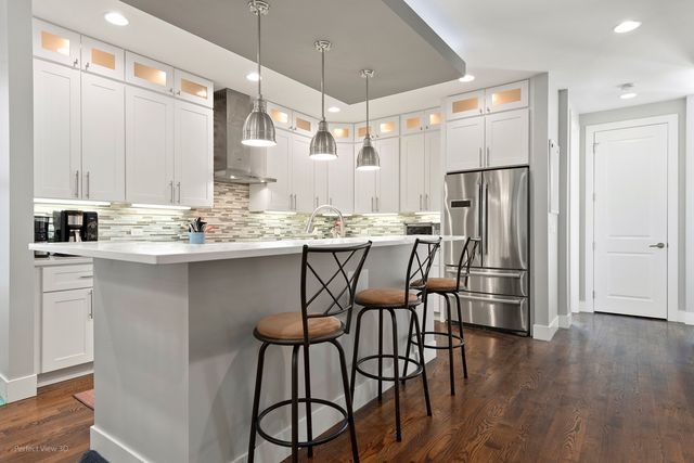 5033 W Winona Street, Chicago, IL 60630