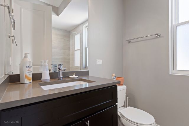 5033 W Winona Street, Chicago, IL 60630