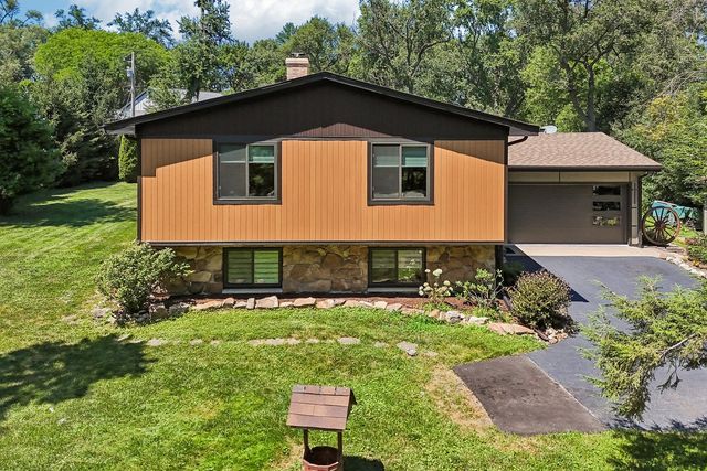 21W640 Maple Avenue, Medinah, IL 60157