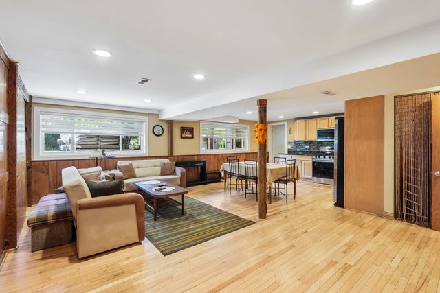 21W640 Maple Avenue, Medinah, IL 60157