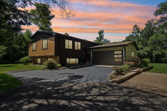 21W640 Maple Avenue, Medinah, IL 60157