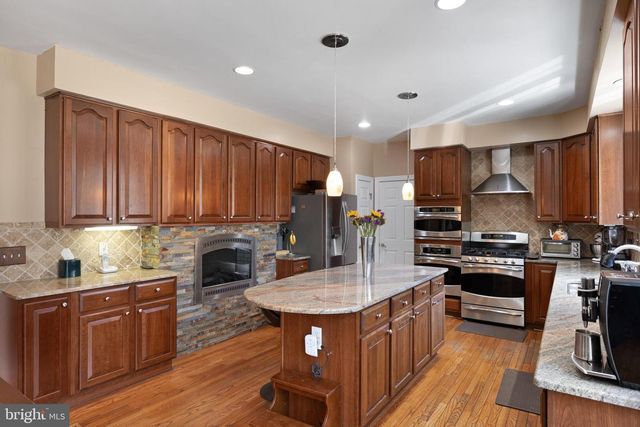 12 WILDERNESS DR, Medford, NJ 08055