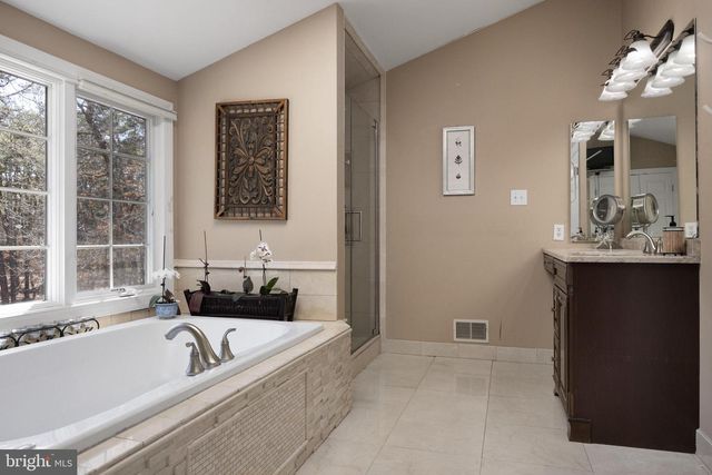 12 WILDERNESS DR, Medford, NJ 08055