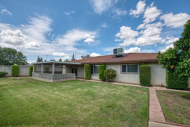 2153 Jenni Avenue, Sanger, CA 93657