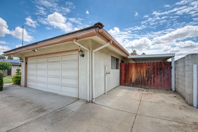 2153 Jenni Avenue, Sanger, CA 93657