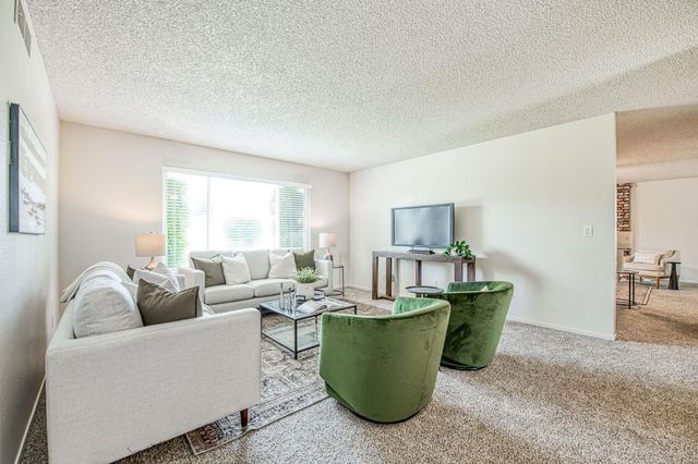 2153 Jenni Avenue, Sanger, CA 93657