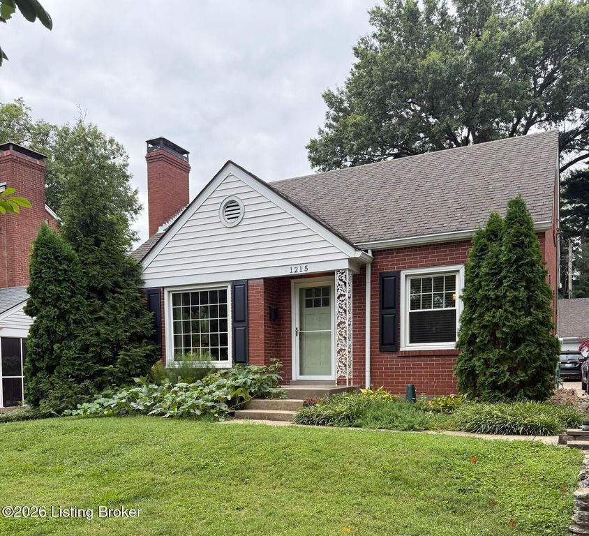 1215 Falcon Dr, Audubon Park, KY 40213