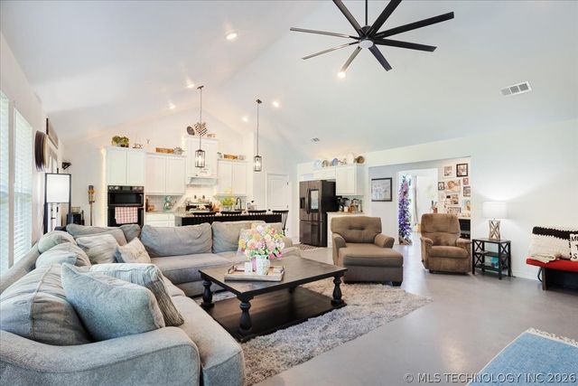 17957 Bridgeview Road, Madill, OK 73446
