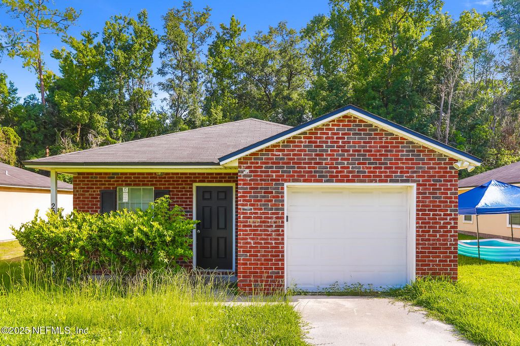 2043 SESSIONS Lane, Jacksonville, FL 32207