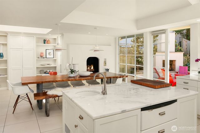 453 McGilvra Boulevard E, Seattle, WA 98112