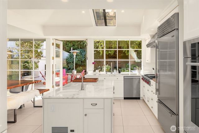 453 McGilvra Boulevard E, Seattle, WA 98112