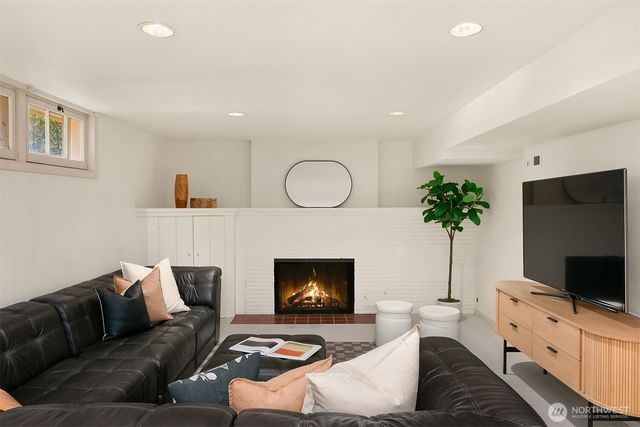 453 McGilvra Boulevard E, Seattle, WA 98112