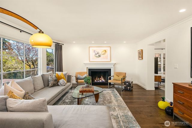 453 McGilvra Boulevard E, Seattle, WA 98112