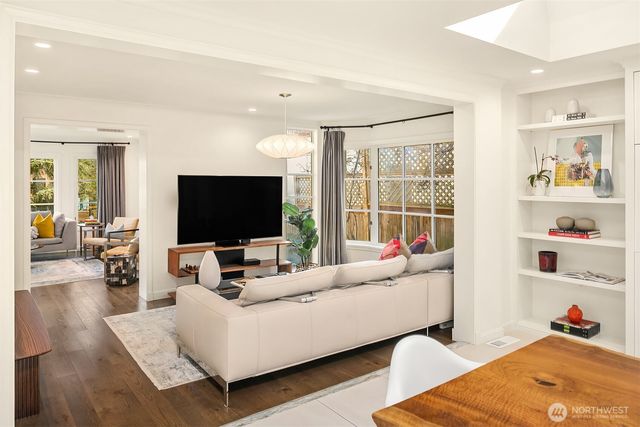 453 McGilvra Boulevard E, Seattle, WA 98112