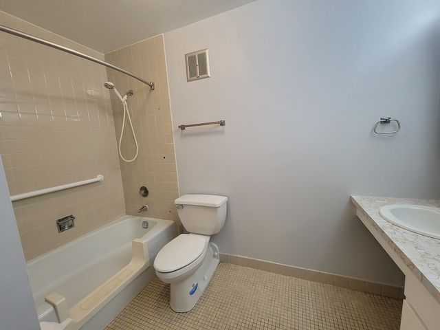 1505 E Central Road 312B, Arlington Heights, IL 60005