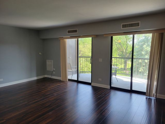 1505 E Central Road 312B, Arlington Heights, IL 60005