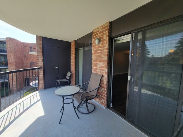1505 E Central Road 312B, Arlington Heights, IL 60005